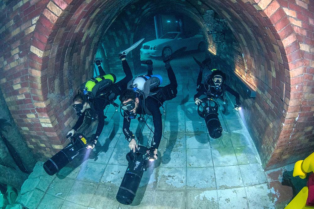 Diving at Deep Dive Dubai